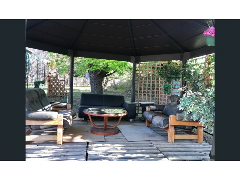 2 Sixth Avenue, Macquarie Fields NSW 2564
