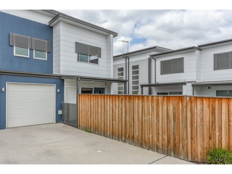 4/73 Sovereign Circuit, Glenfield NSW 2167