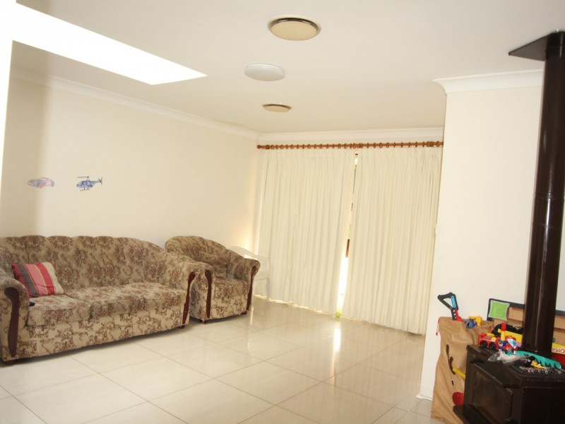 4 Lyrebird Place, Ingleburn NSW 2565