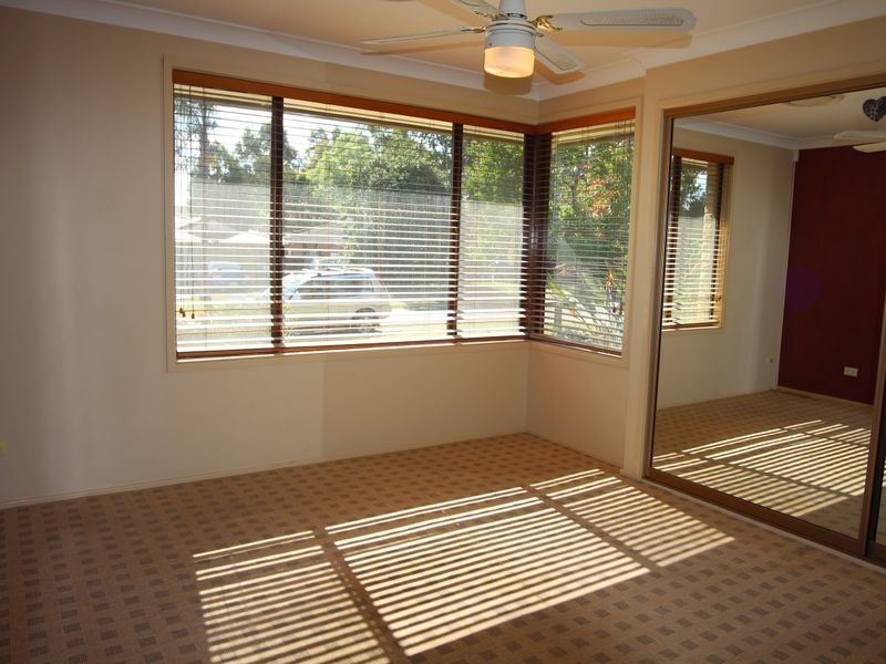 4 Naylor Pl, Ingleburn NSW 2565