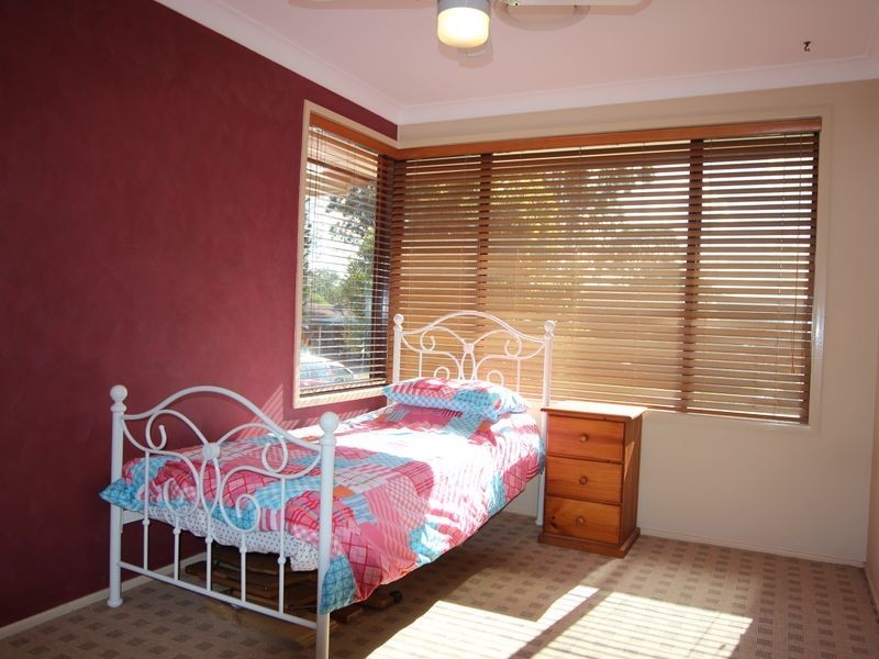 4 Naylor Pl, Ingleburn NSW 2565