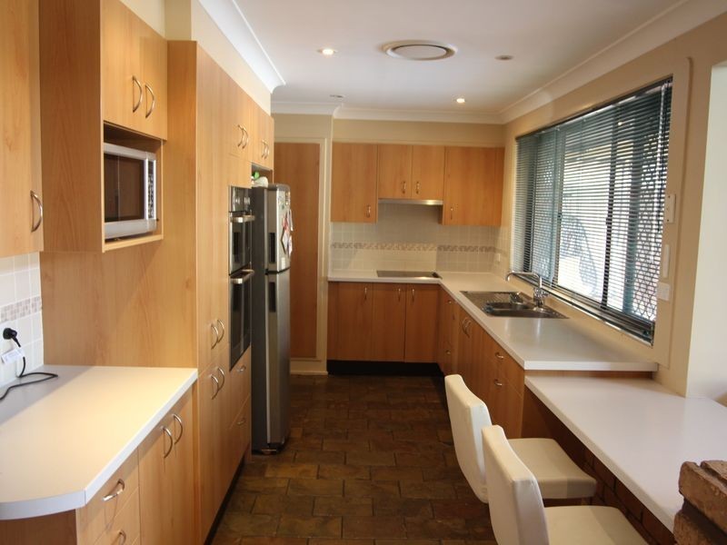 4 Naylor Pl, Ingleburn NSW 2565