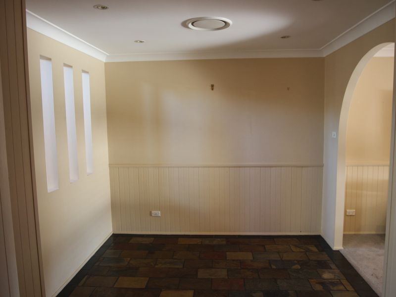 4 Naylor Pl, Ingleburn NSW 2565