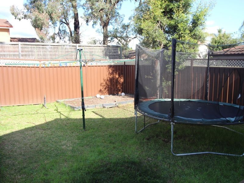 4 Naylor Pl, Ingleburn NSW 2565