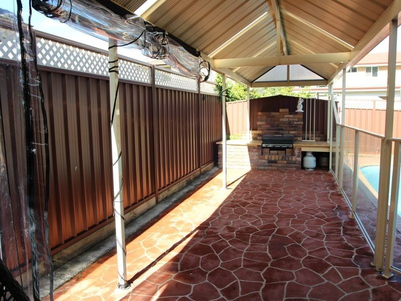 4 Naylor Pl, Ingleburn NSW 2565