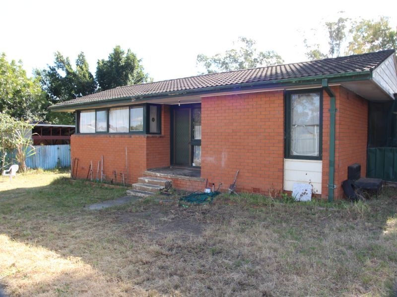 12 Belah Place, Macquarie Fields NSW 2564
