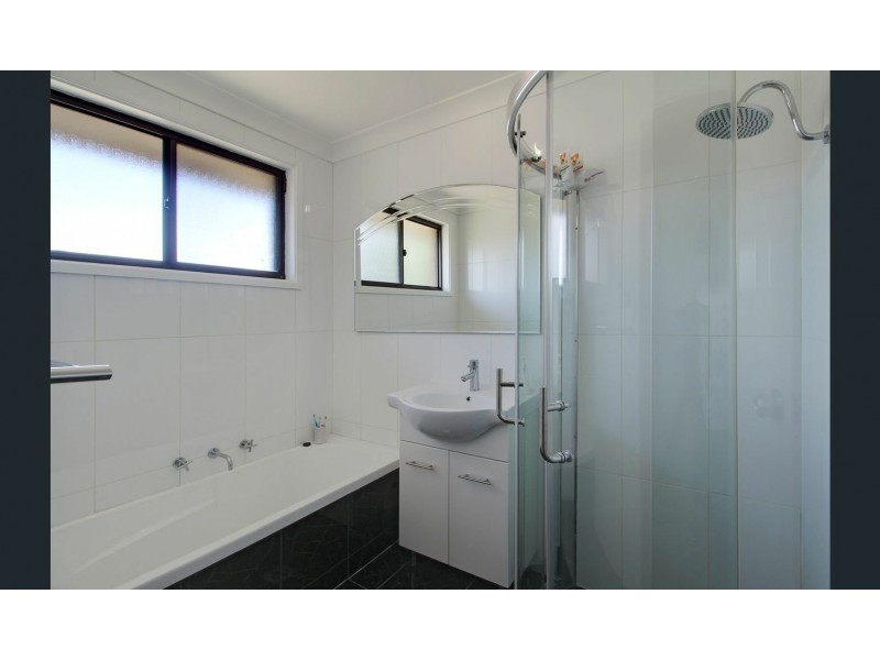 20 Thompson Place, Minto NSW 2566