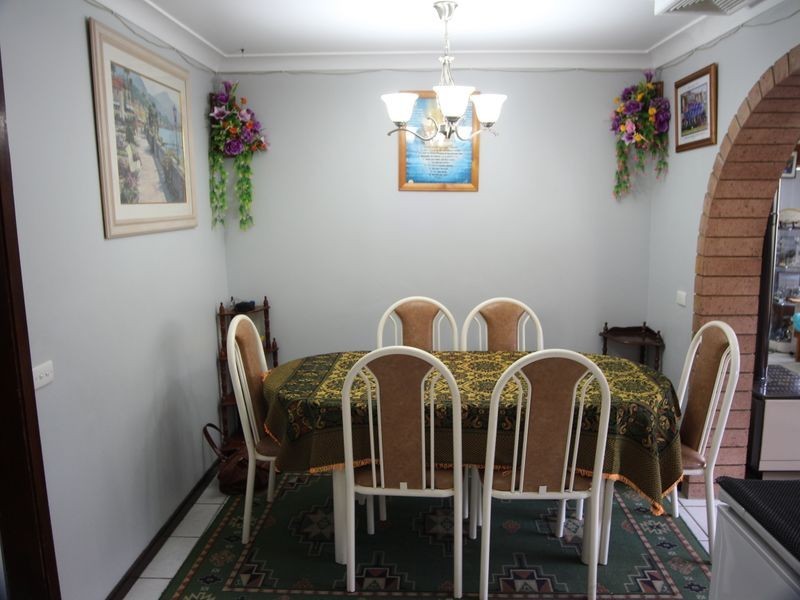 16 Amanda Place, Ingleburn NSW 2565