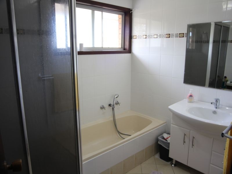 16 Amanda Place, Ingleburn NSW 2565