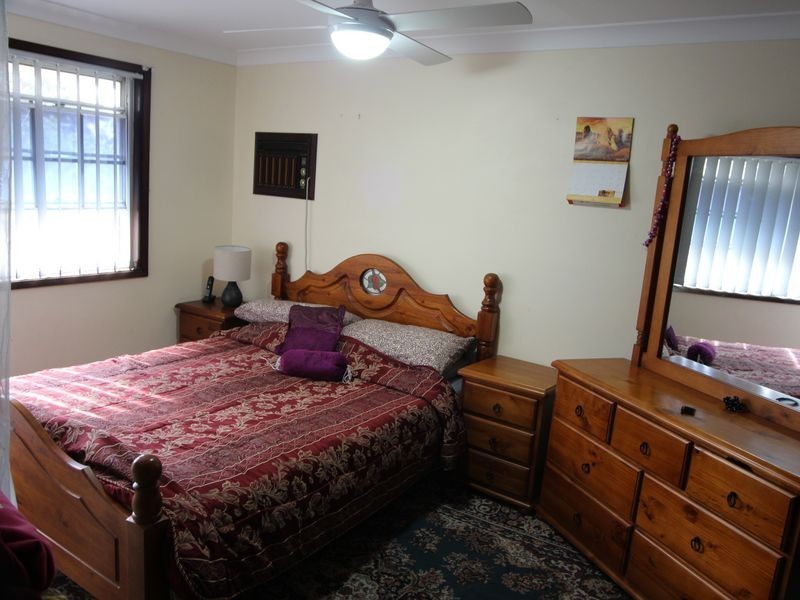 16 Amanda Place, Ingleburn NSW 2565