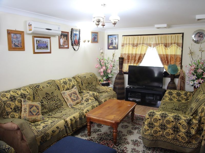 16 Amanda Place, Ingleburn NSW 2565