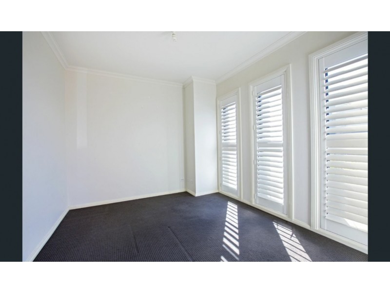 15 Pioneer Drive, Carnes Hill NSW 2171