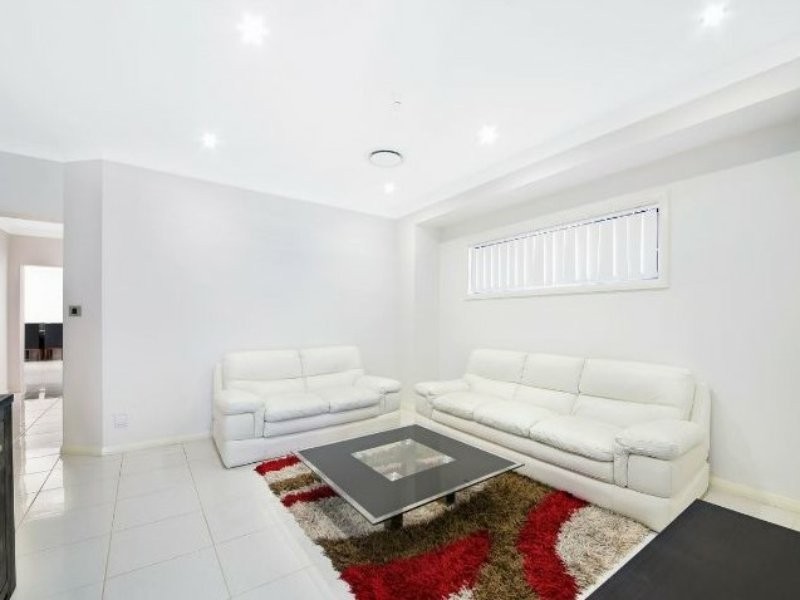 17 Pioneer Drive, Carnes Hill NSW 2171