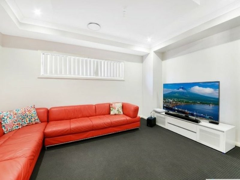 17 Pioneer Drive, Carnes Hill NSW 2171