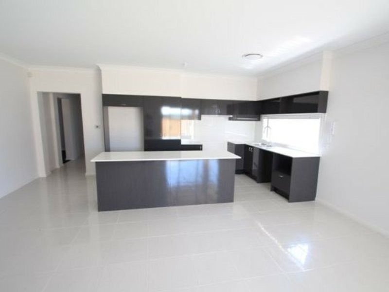 17 Pioneer Drive, Carnes Hill NSW 2171