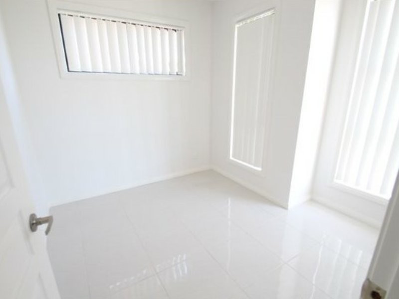 17 Pioneer Drive, Carnes Hill NSW 2171