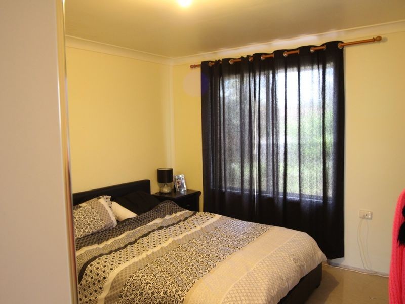 2 Packard Close, Ingleburn NSW 2565