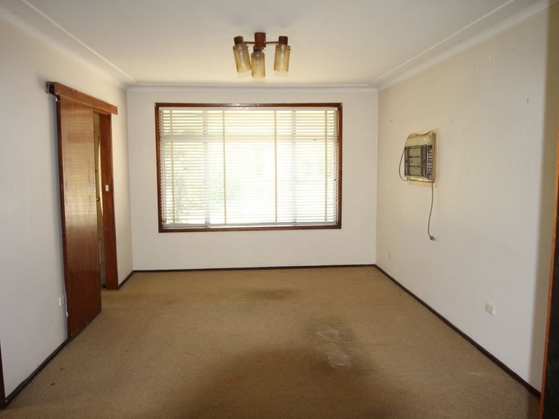 32 Pritchard Road, Macquarie Fields NSW 2564