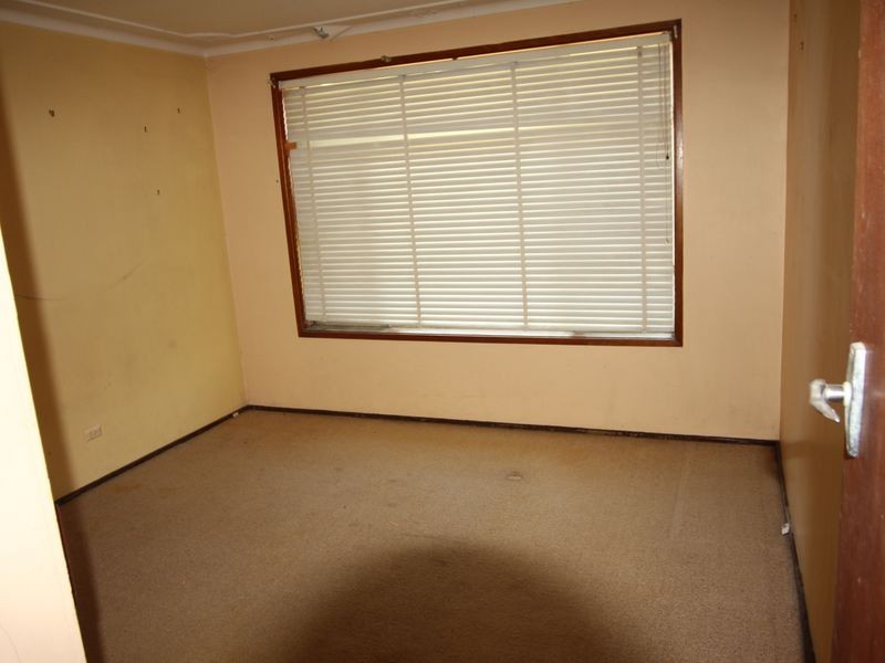 32 Pritchard Road, Macquarie Fields NSW 2564