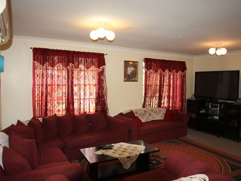 21 Glass House Boulevard, Minto NSW 2566