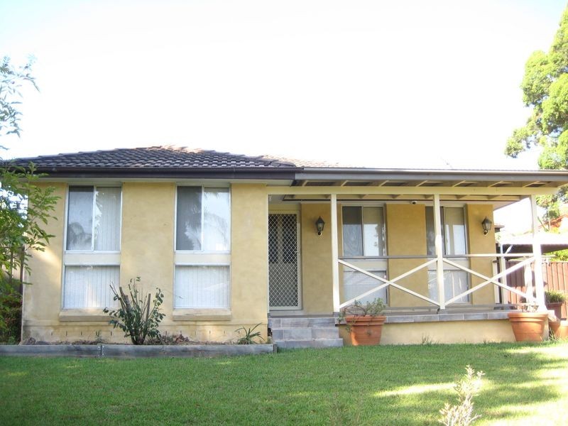 16 Mentha Place, Macquarie Fields NSW 2564