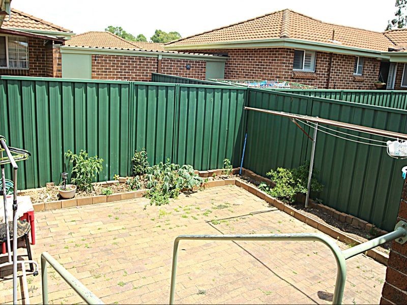 15/12 Bensley Road, Macquarie Fields NSW 2564