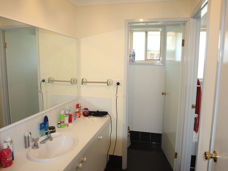 16 Blades Place, Mount Annan NSW 2567
