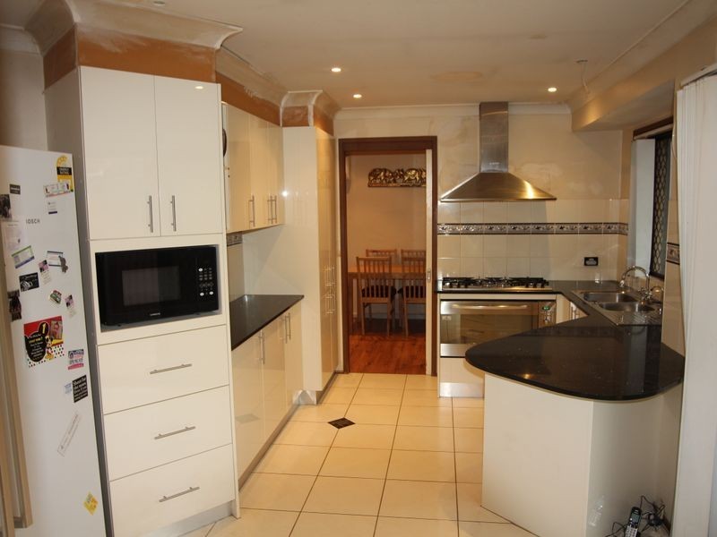 2/66 Fawcett Street, Glenfield NSW 2167