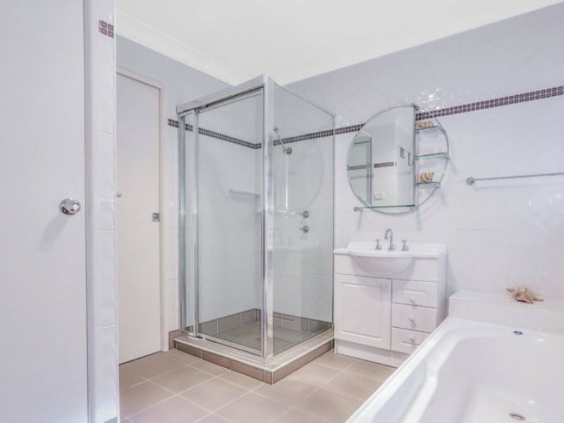 7 Falstaff Place, Rosemeadow NSW 2560