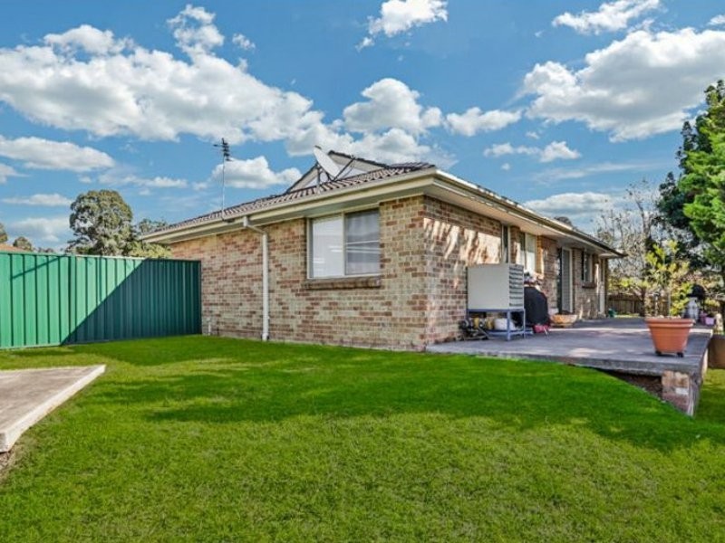 7 Falstaff Place, Rosemeadow NSW 2560