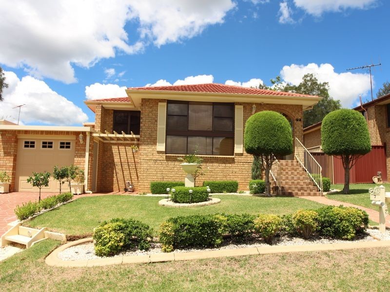 7 Emex Place, Macquarie Fields NSW 2564