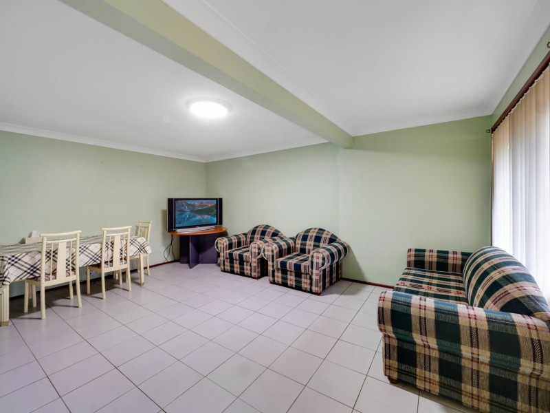 3/4 Cumberland Road, Ingleburn NSW 2565