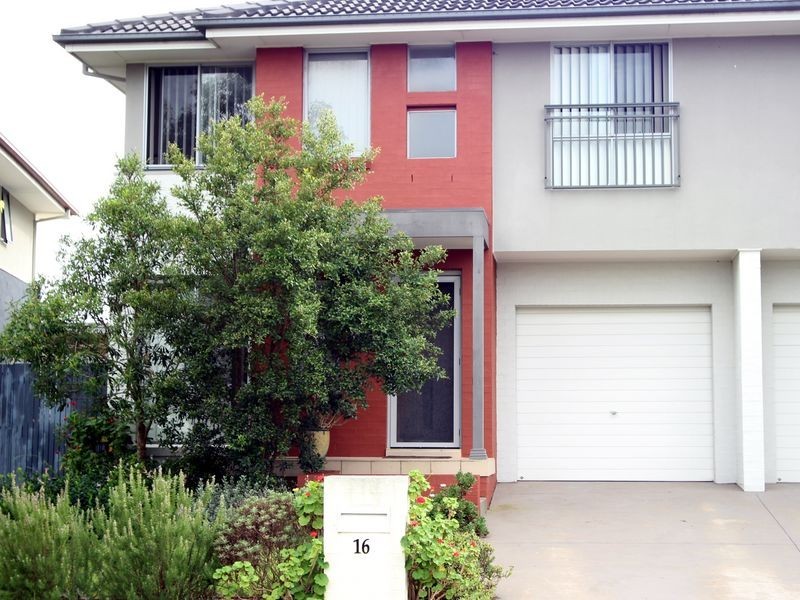 16 Northampton Drive, Glenfield NSW 2167