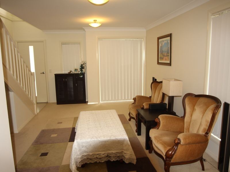 16 Northampton Drive, Glenfield NSW 2167