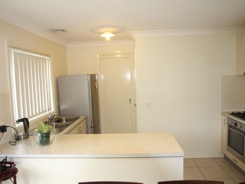 16 Northampton Drive, Glenfield NSW 2167