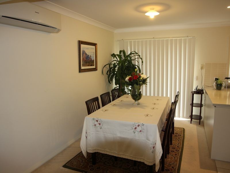 16 Northampton Drive, Glenfield NSW 2167