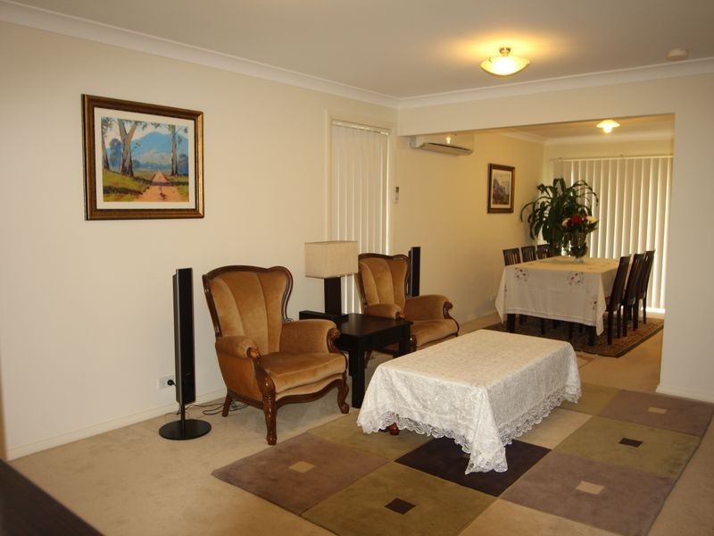 16 Northampton Drive, Glenfield NSW 2167