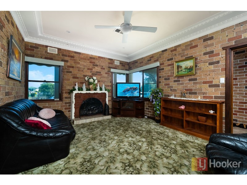 18 Kent Street, Minto NSW 2566