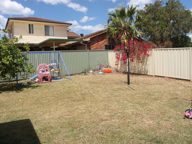 4 Porter St, Minto NSW 2566