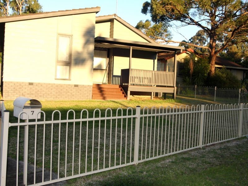 7 Marlock Street, Macquarie Fields NSW 2564