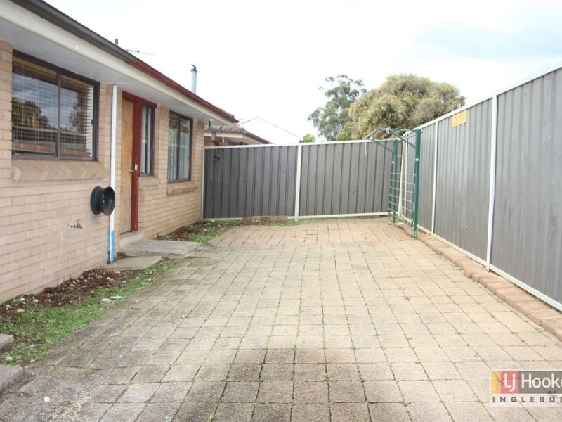 11/4 Dotterel Place, Ingleburn NSW 2565