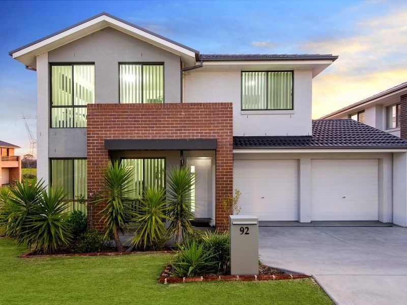 92 Northampton Drive, Glenfield NSW 2167