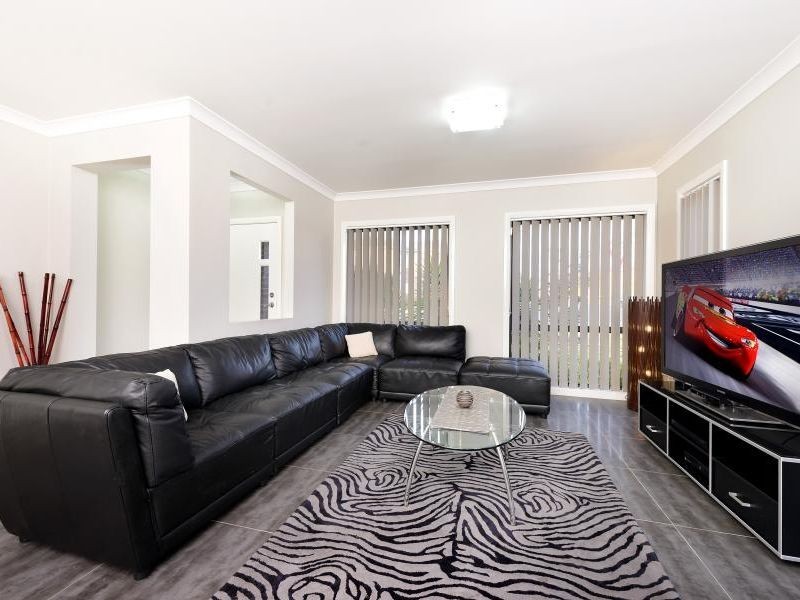 92 Northampton Drive, Glenfield NSW 2167
