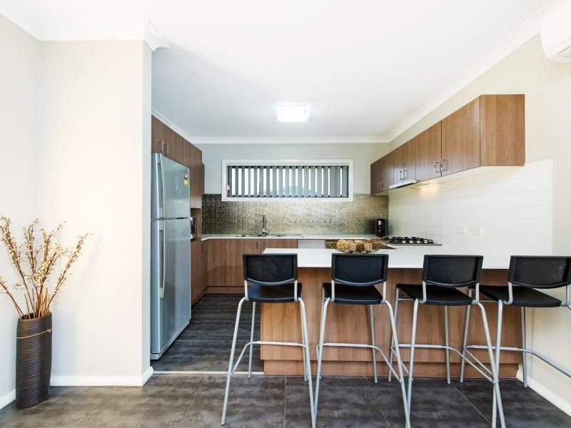 92 Northampton Drive, Glenfield NSW 2167