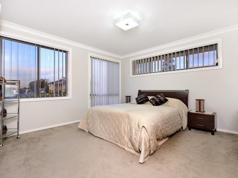 92 Northampton Drive, Glenfield NSW 2167