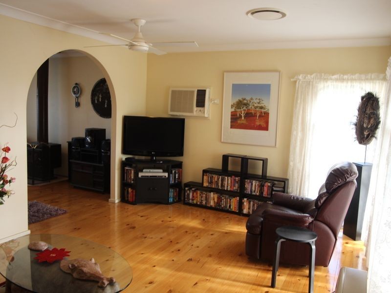 10 Spinebill Place, Ingleburn NSW 2565