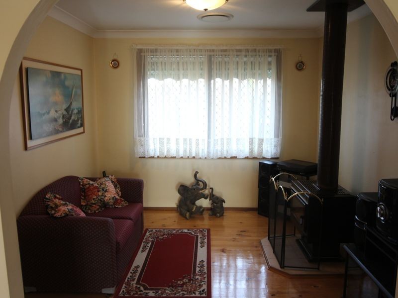 10 Spinebill Place, Ingleburn NSW 2565