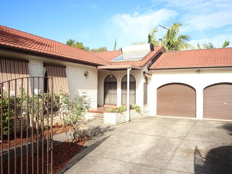 10 Spinebill Place, Ingleburn NSW 2565