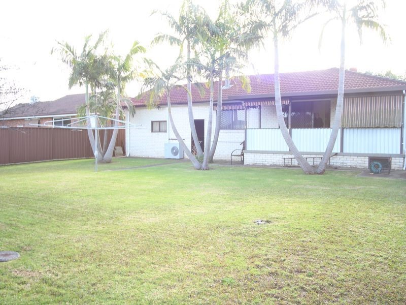 10 Spinebill Place, Ingleburn NSW 2565