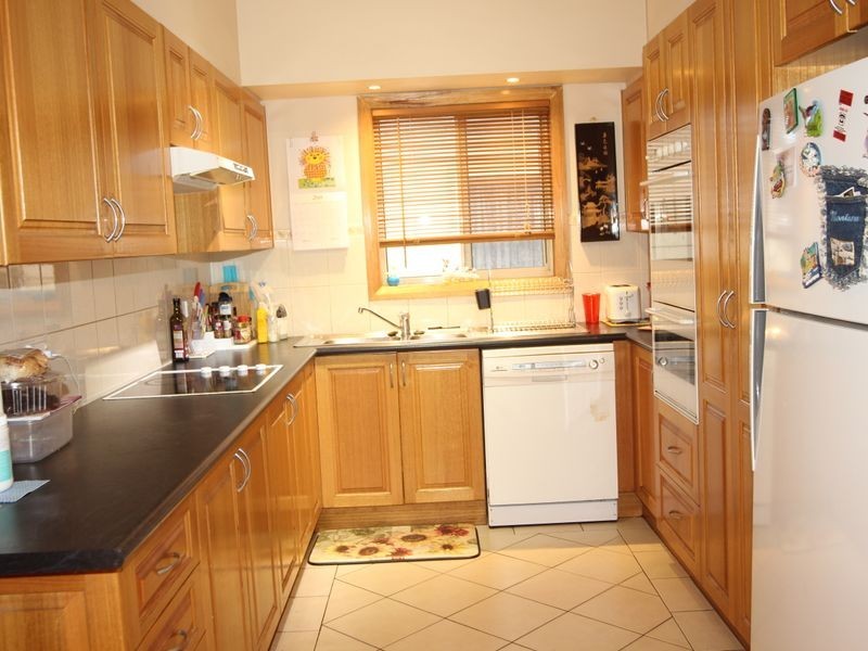 9 Waminda Ave, Campbelltown NSW 2560